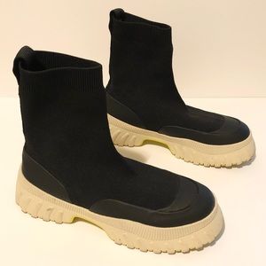 Sock-style high-top boots